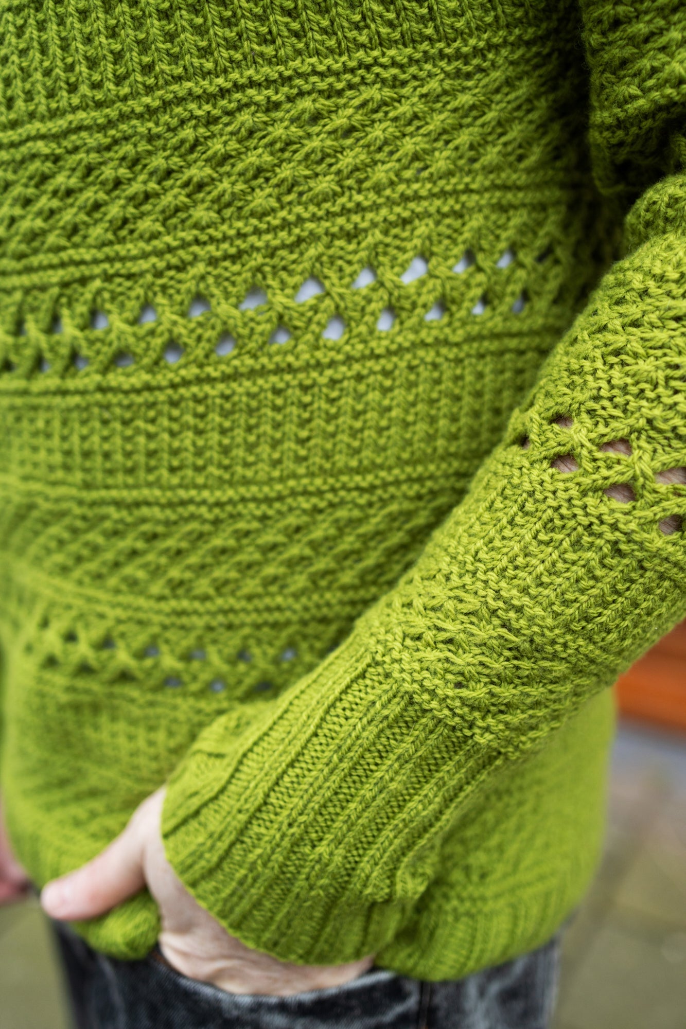 MINGLING DAISIES SWEATER PATTERN