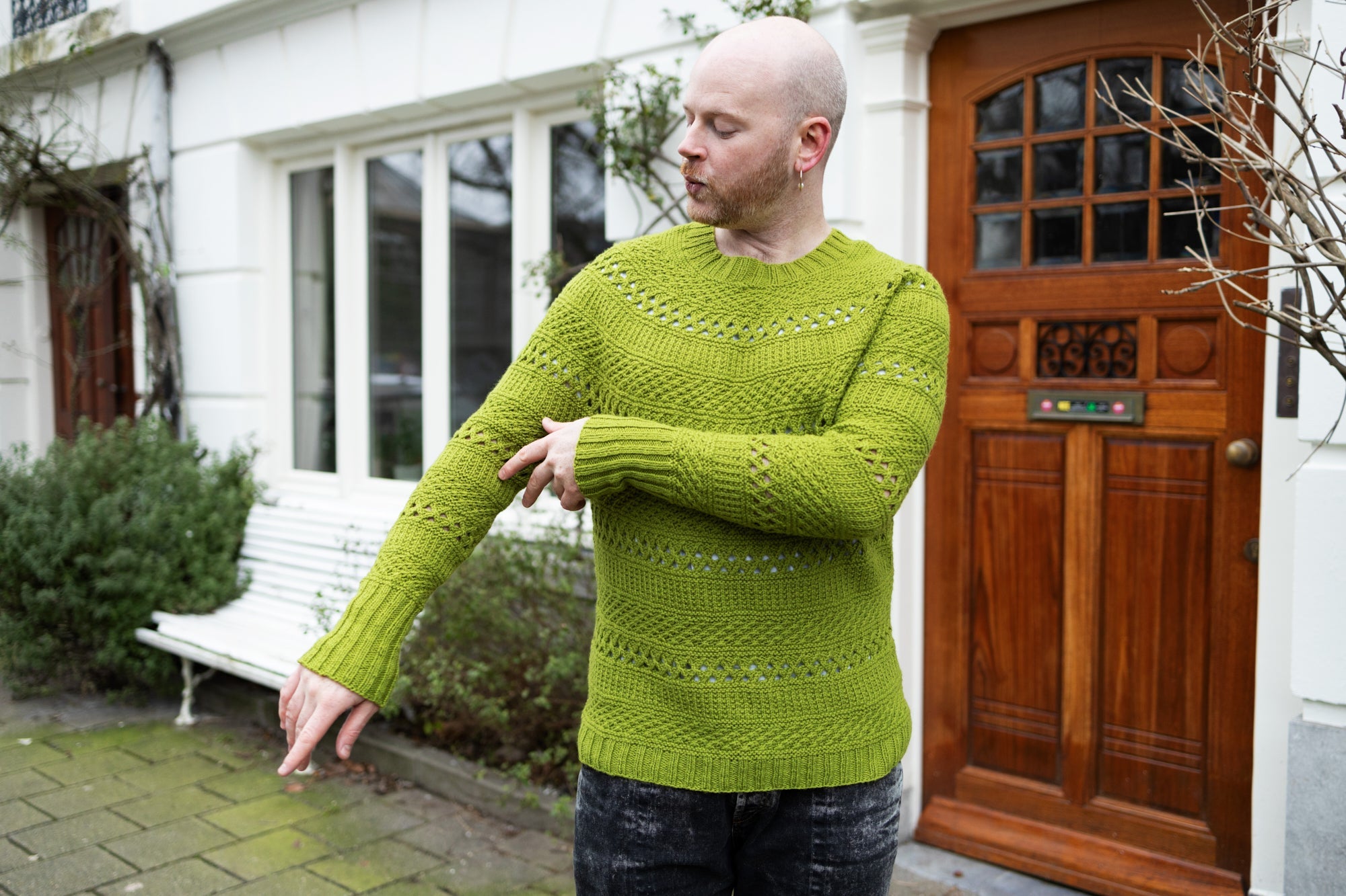 MINGLING DAISIES SWEATER PATTERN