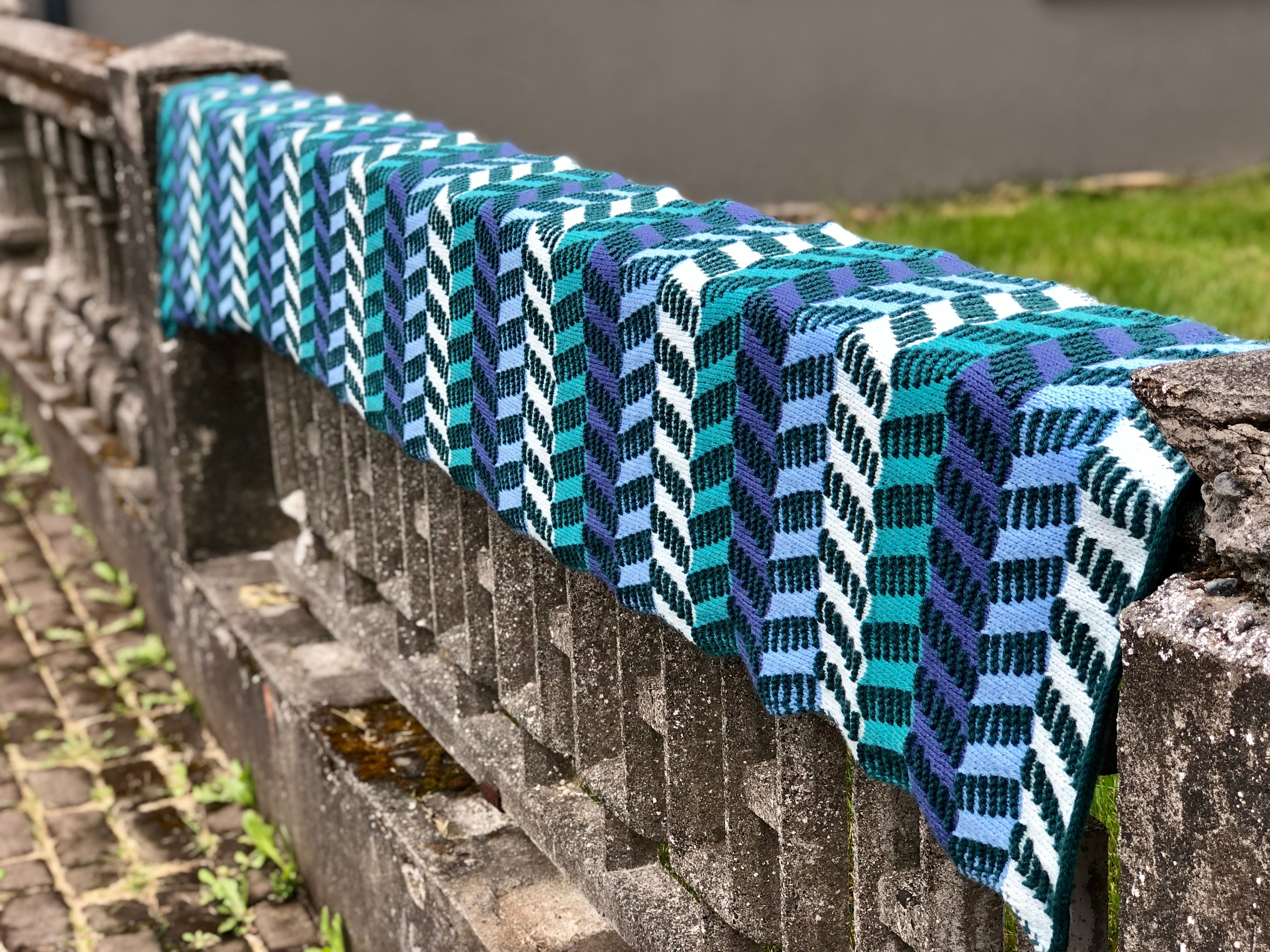 PAINTING PARALLELOGRAMS PATTERN
