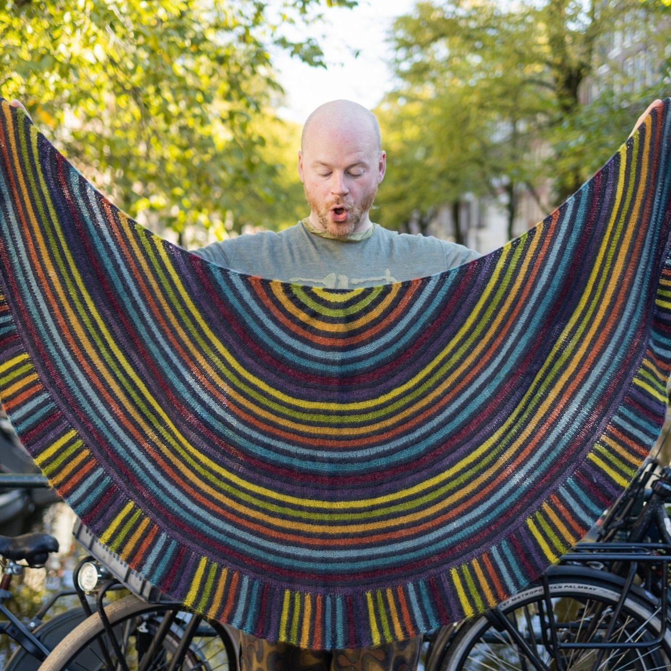 PAINTING RAINBOWS SHAWL PATTERN