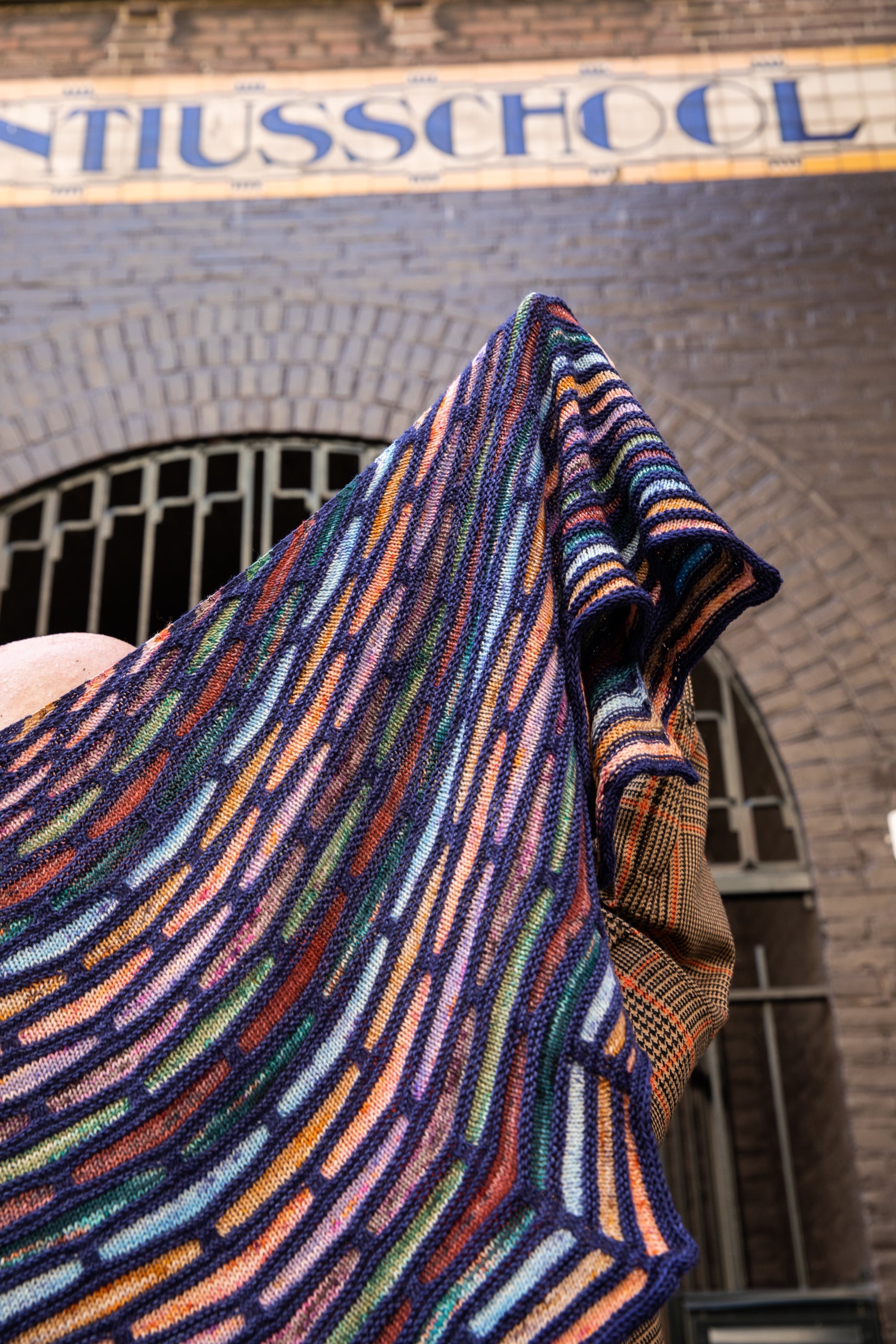 PAINTING BRICKS SHAWL PATTERN