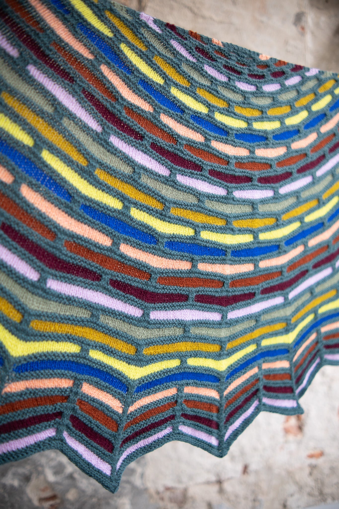 PAINTING BRICKS SHAWL PATTERN