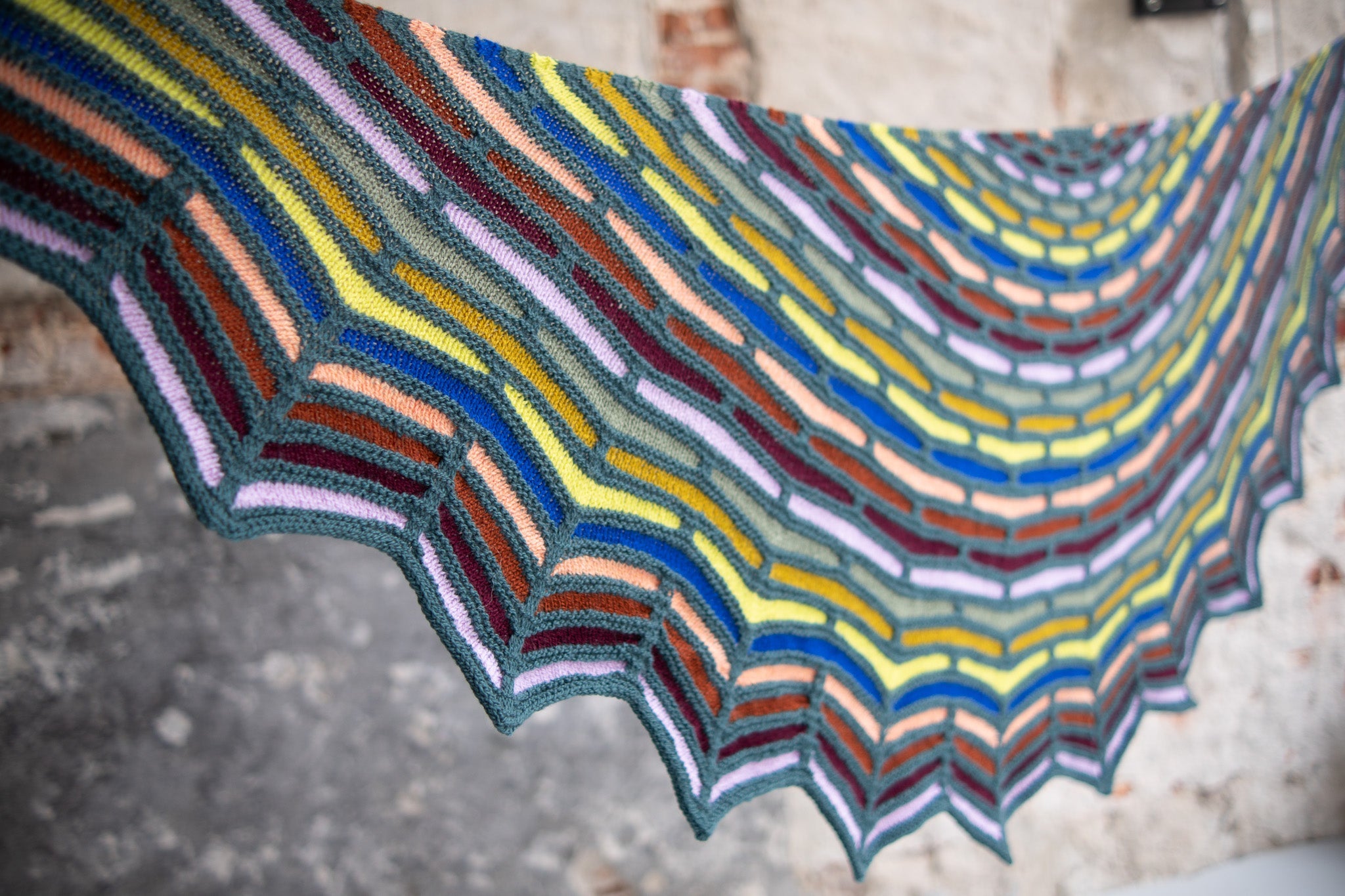 PAINTING BRICKS SHAWL PATTERN