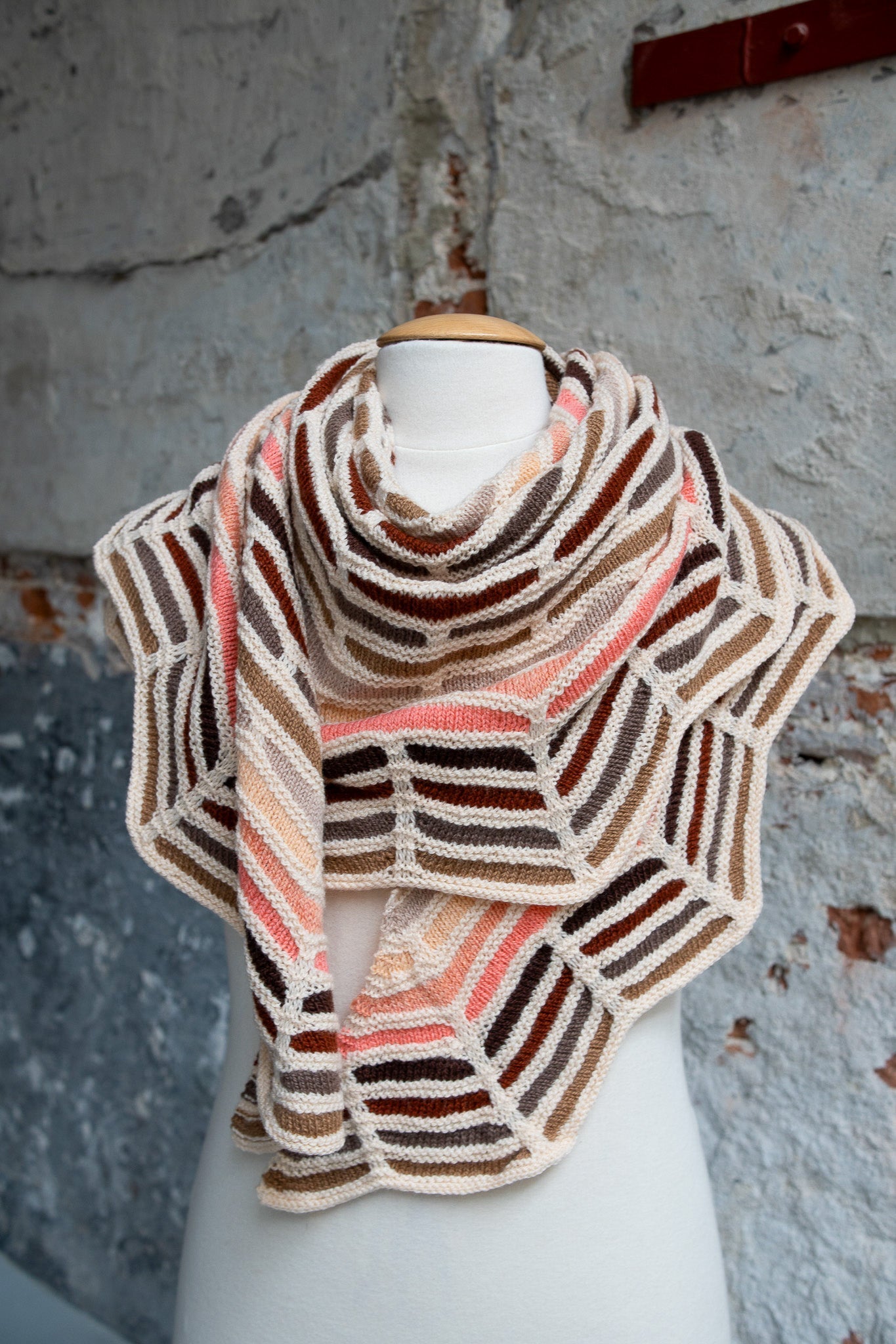 PAINTING BRICKS SHAWL PATTERN