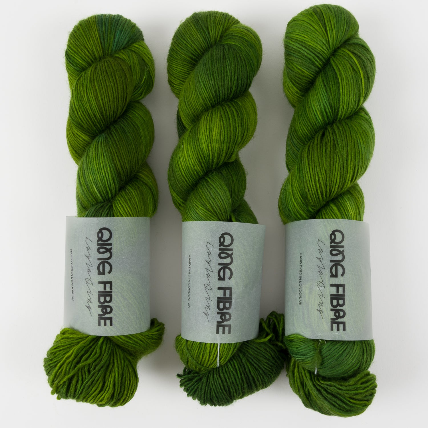 Qing Fibre DASHING SASSY - TUXEDO MASK Merino wool Fingering green Yarn