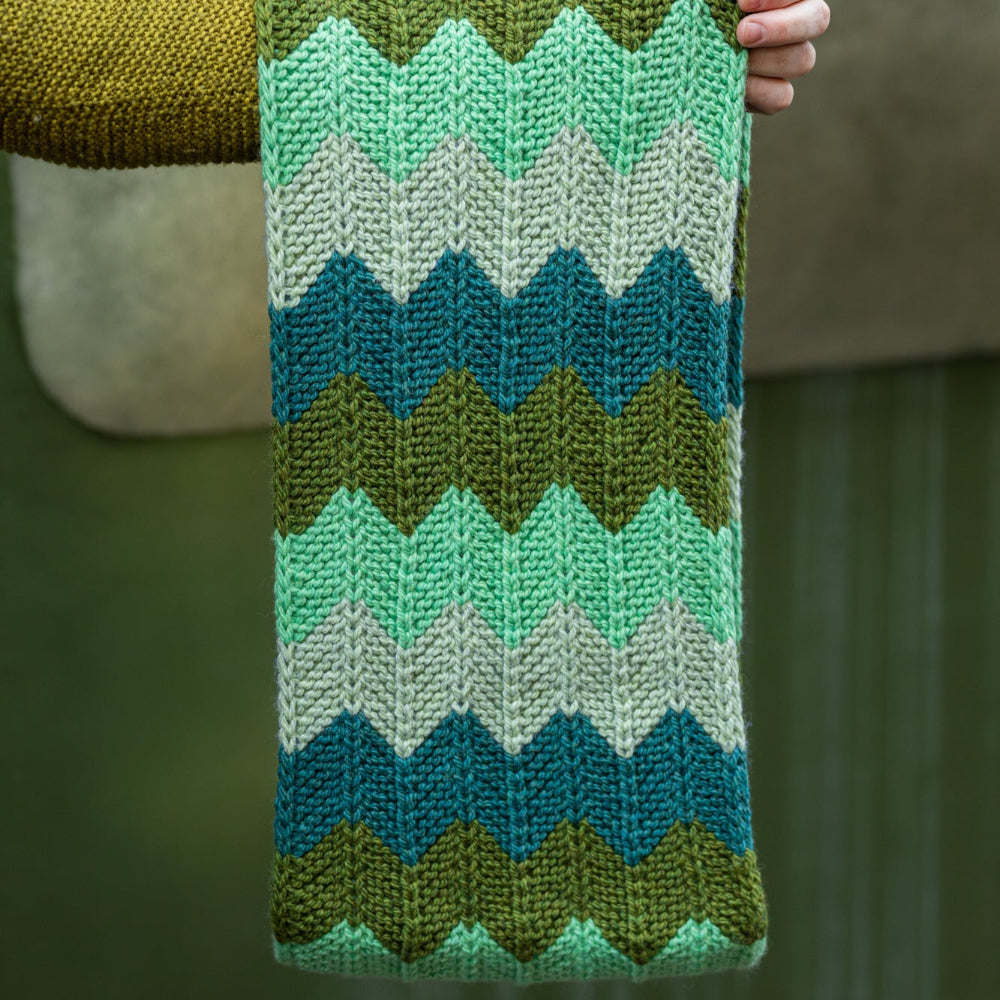 WESTKNITS SAMPLE - RETRO CHEVRON COWL
