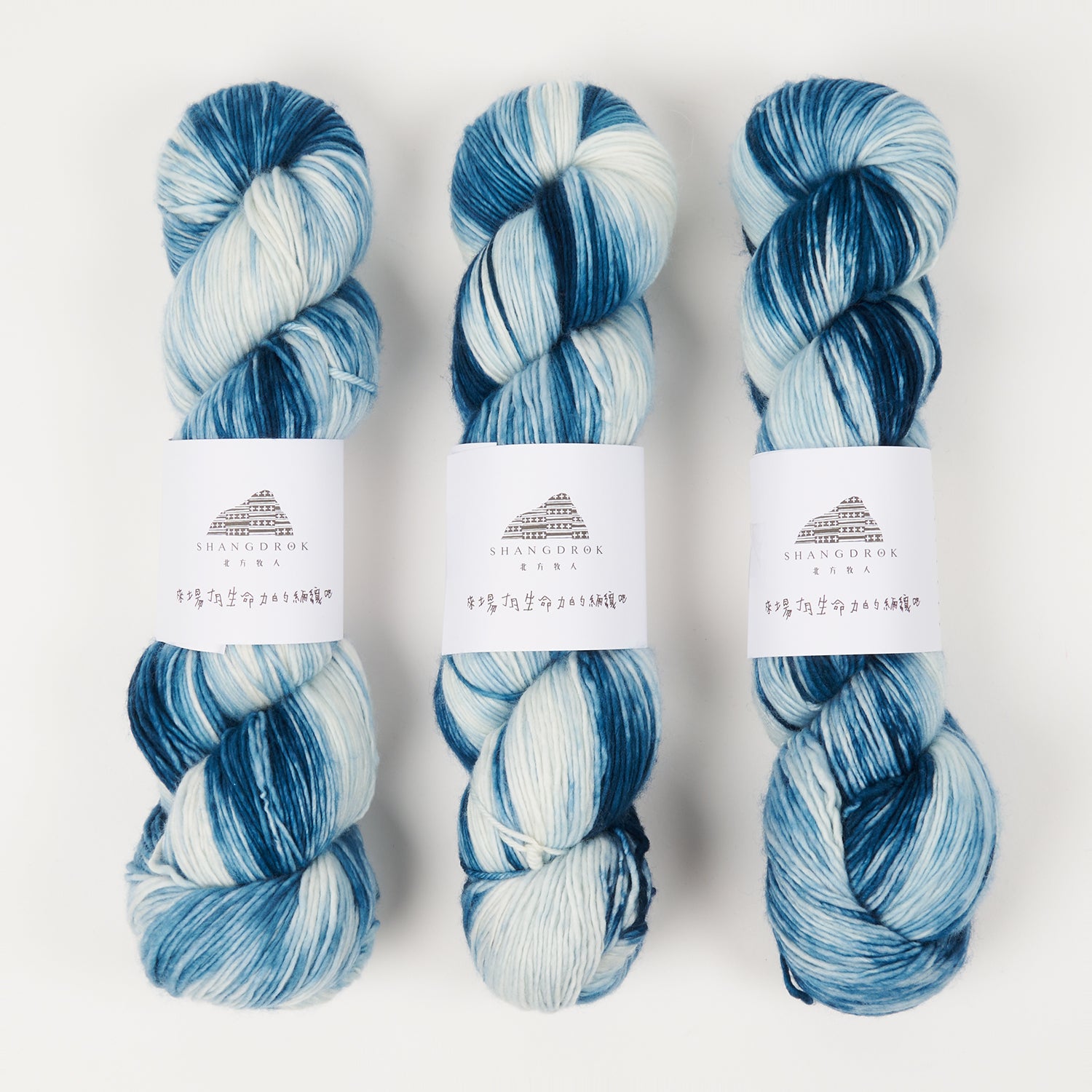 Shangdrok SINGLE MERINO - ABOVE THE SNOWY MOUNTAIN Merino wool Fingering blue Yarn