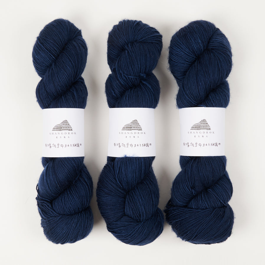 SINGLE MERINO - THE STARS FLOATING IN A SOLITARY UNIVERSE