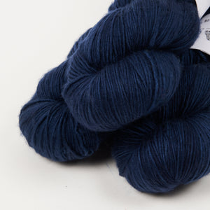 SINGLE MERINO - THE STARS FLOATING IN A SOLITARY UNIVERSE