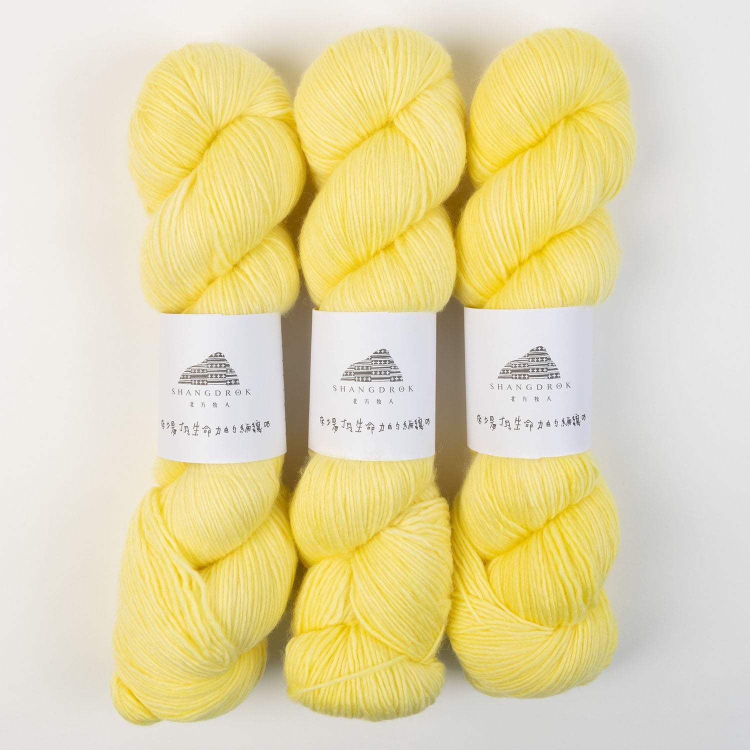 Shangdrok SINGLE MERINO - BEACH HIBISCUS Merino wool Fingering yellow Yarn