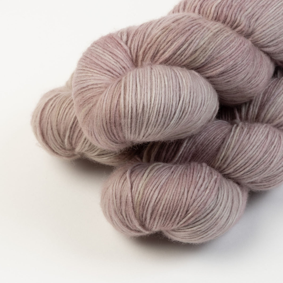 SINGLE MERINO - BITING LIPS FOR 2 MINUTES