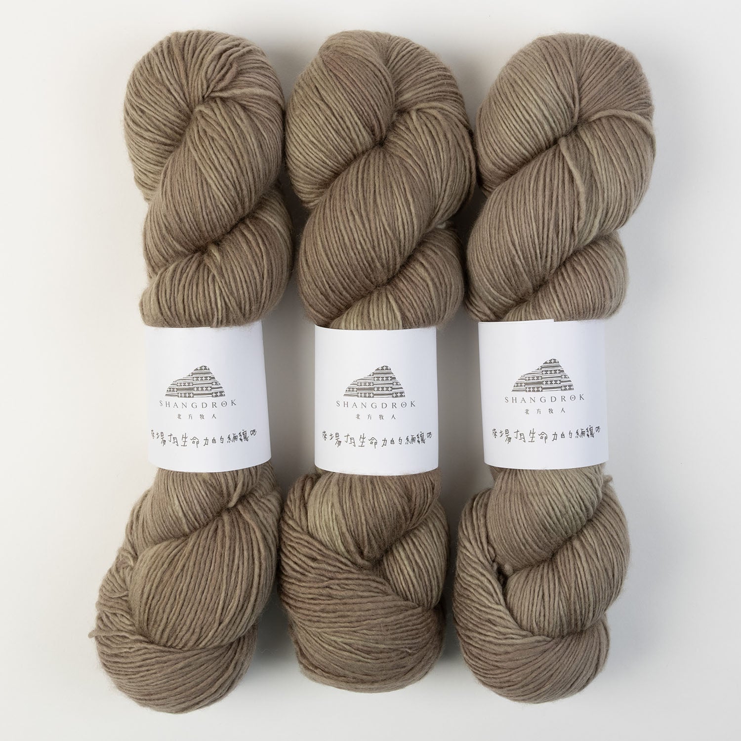 Shangdrok SINGLE MERINO - FUR SEAL Merino wool Fingering brown Yarn