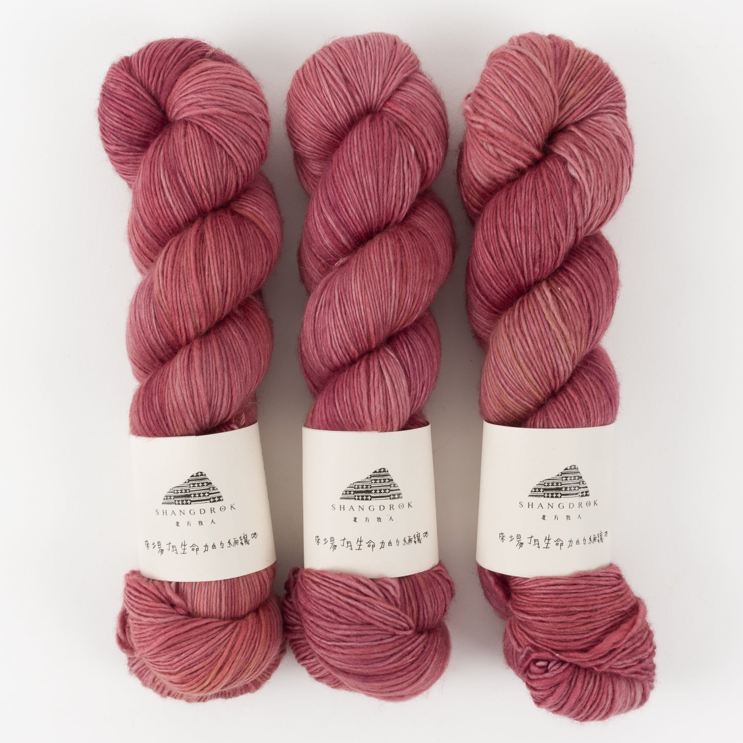 Shangdrok SINGLE MERINO - ROSE IN THE MIST Merino wool Fingering pink Yarn