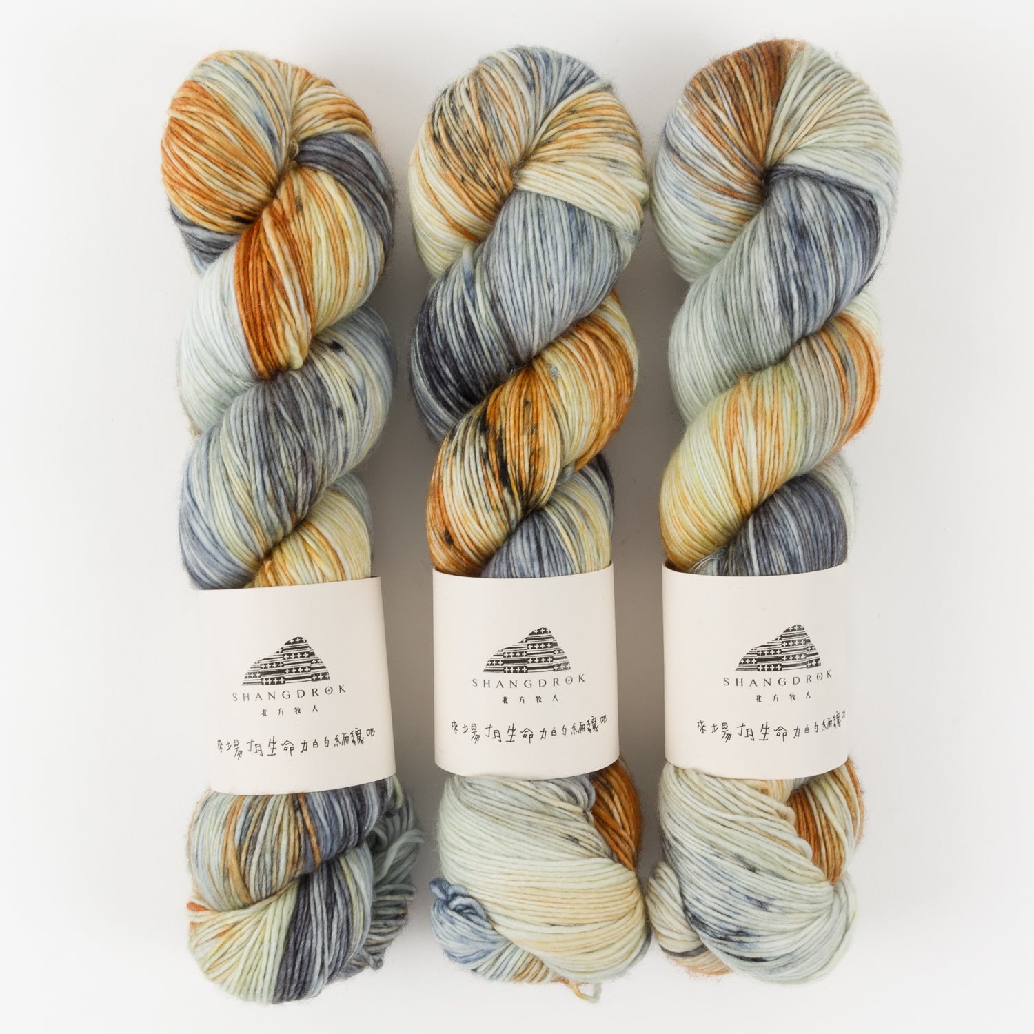 Shangdrok SINGLE MERINO - THE CHRYSANTHEMUM AND THE SWORD Merino wool Fingering grey orange Yarn