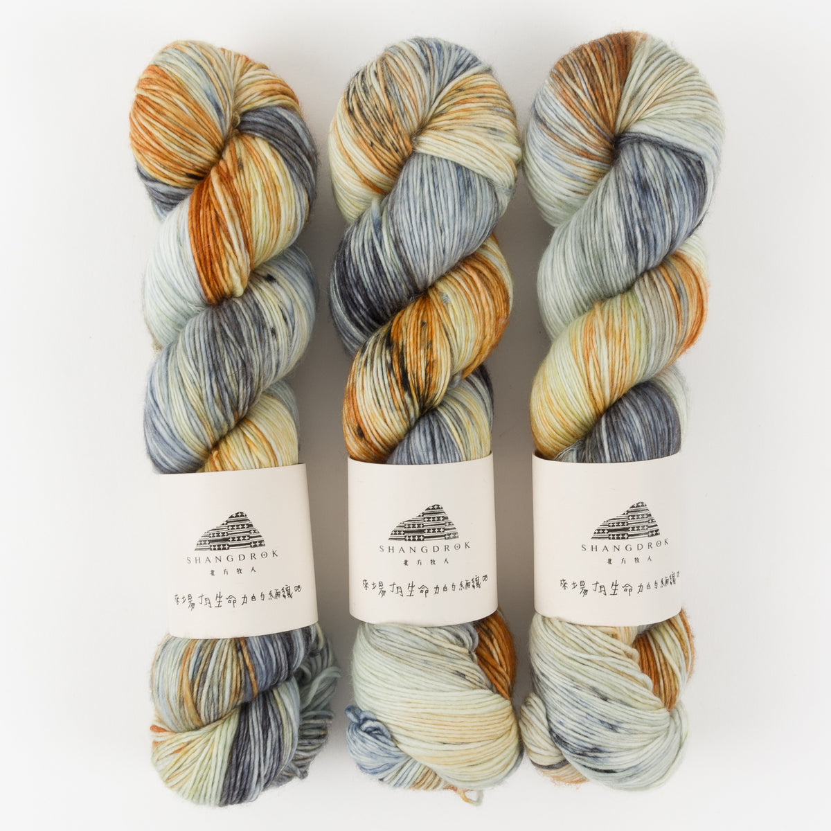 SINGLE MERINO - THE CHRYSANTHEMUM AND THE SWORD