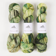 Shangdrok SINGLE MERINO - TRAINRAIL IN THE MOUNTAIN Merino wool Fingering green Yarn