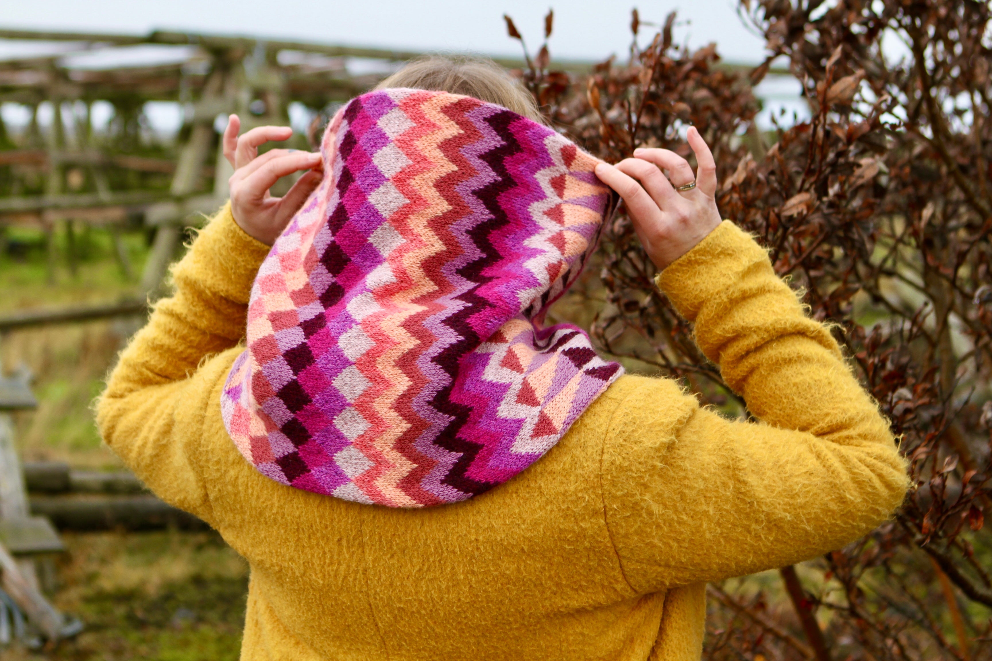 SHIVER DEFENDER COWL PATTERN