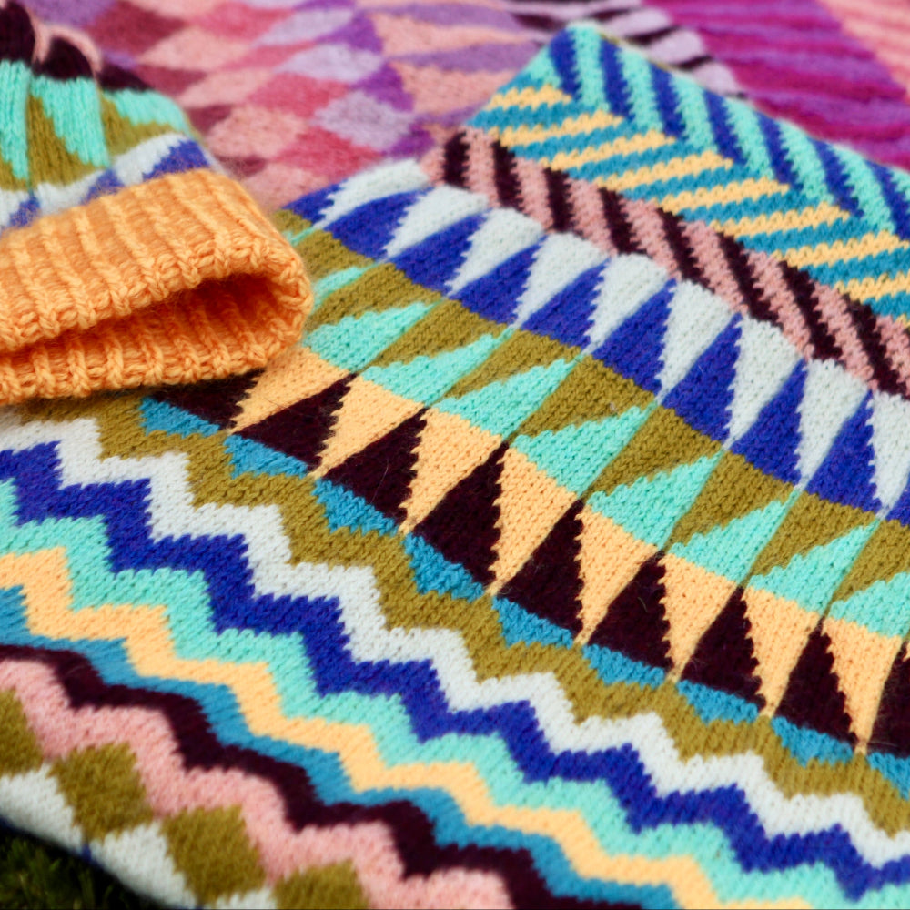 SHIVER DEFENDER COWL - COBALT STARFISH