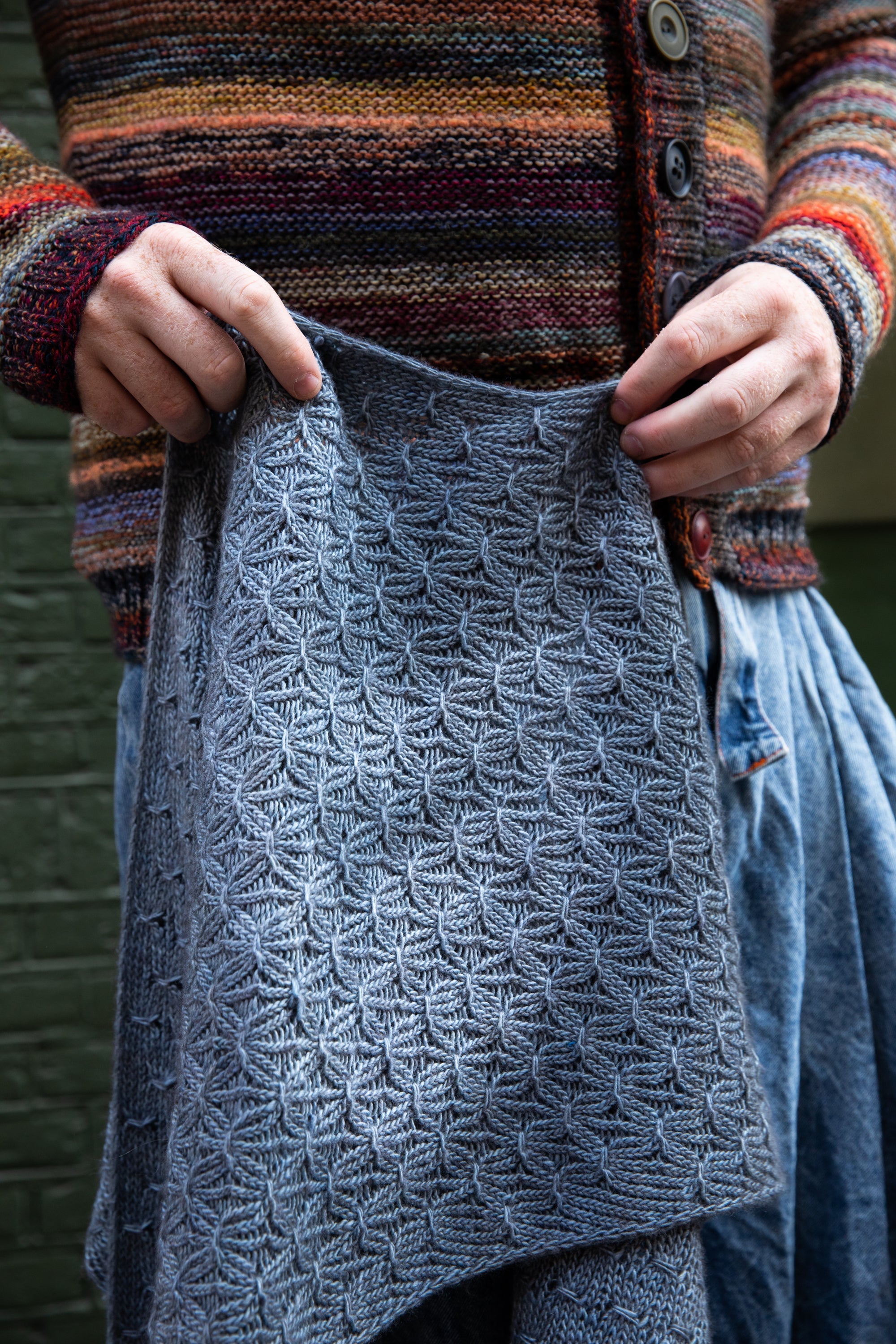 SMOCK O'CLOCK TRIANGLE PATTERN