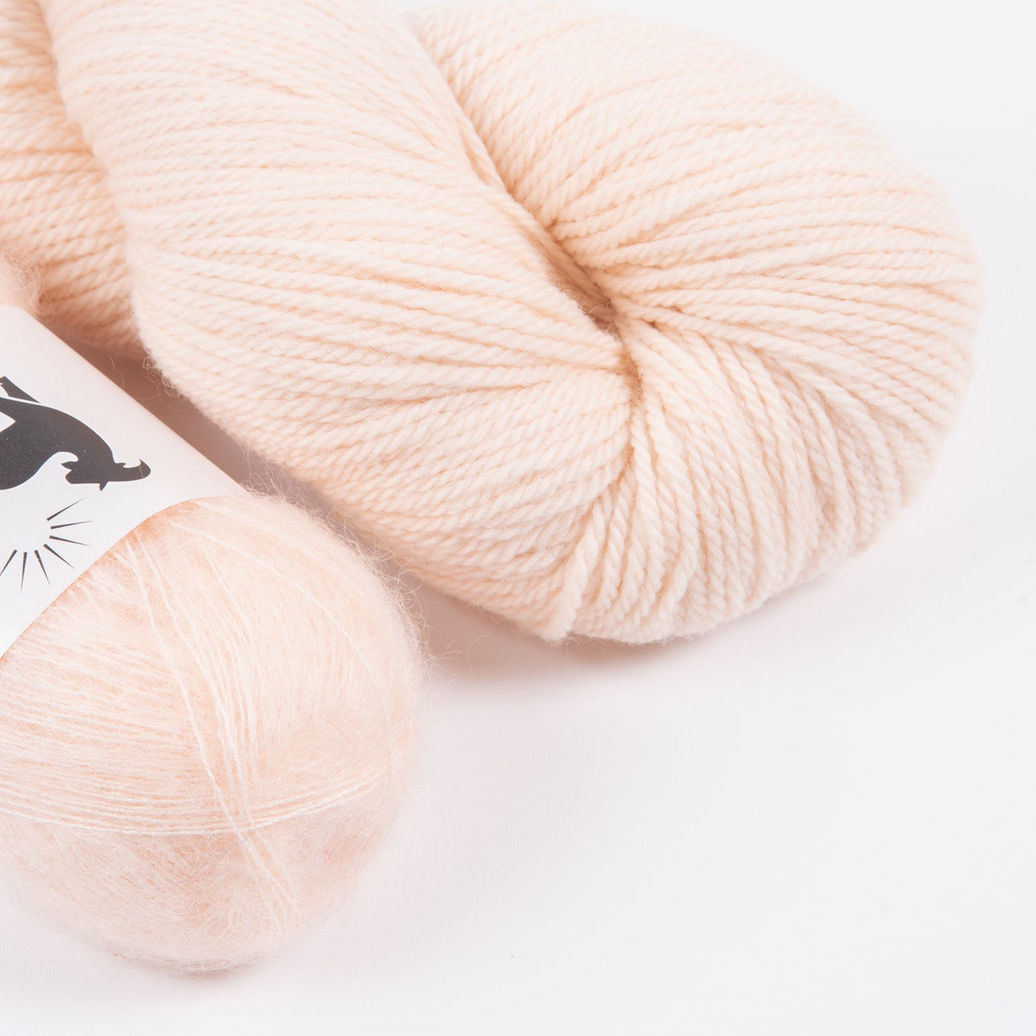 WHITE PEACH MOHAIR MATCH FOUR DK
