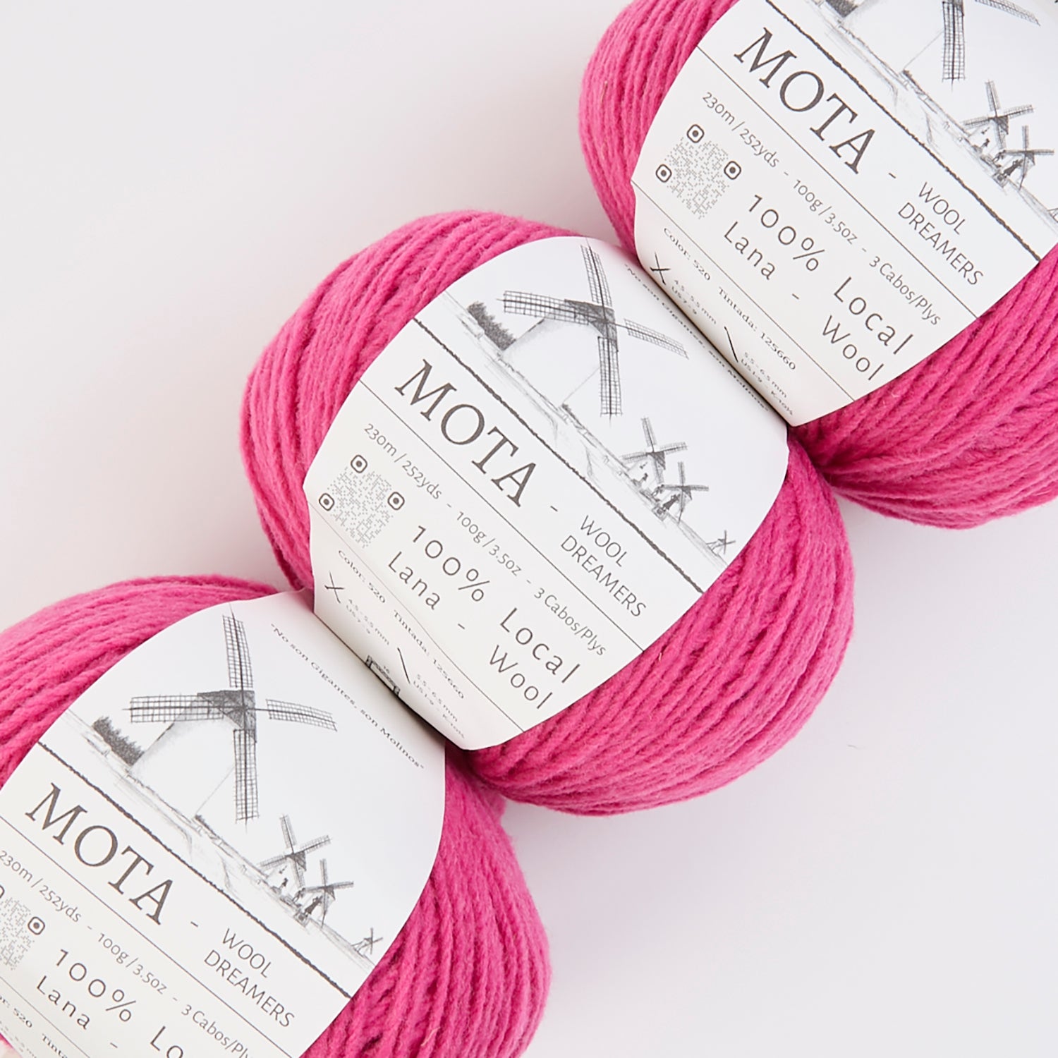 Wool Dreamers MOTA - 520 FUCHSIA Wool DK fuchsia Yarn