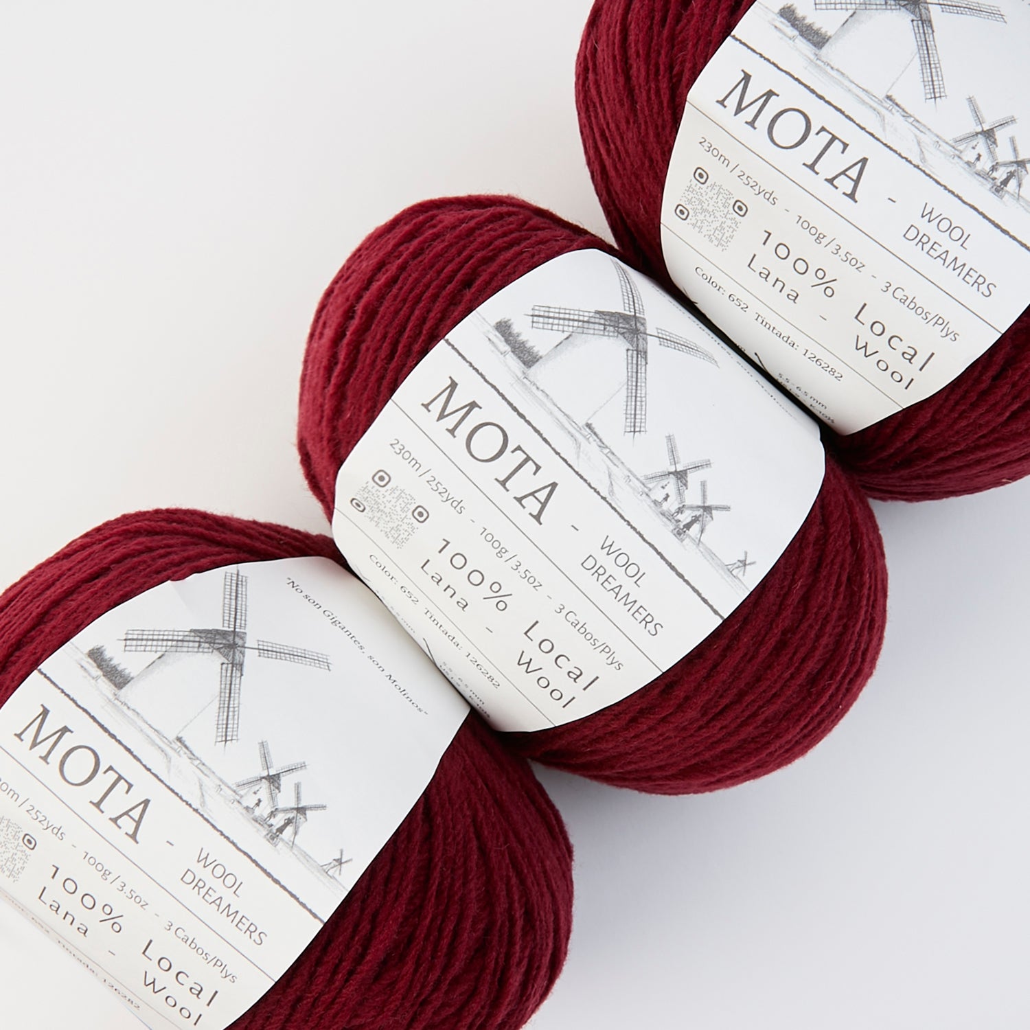 Wool Dreamers MOTA - 652 DARK RED Wool DK red Yarn