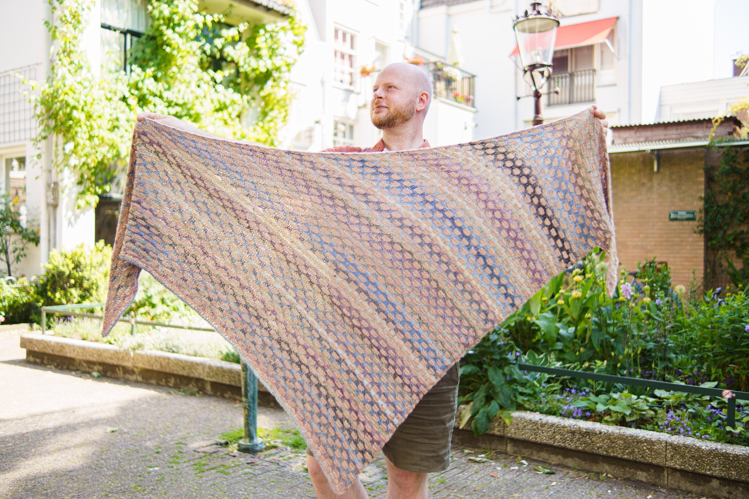 WOVEN CHECKS SHAWL PATTERN