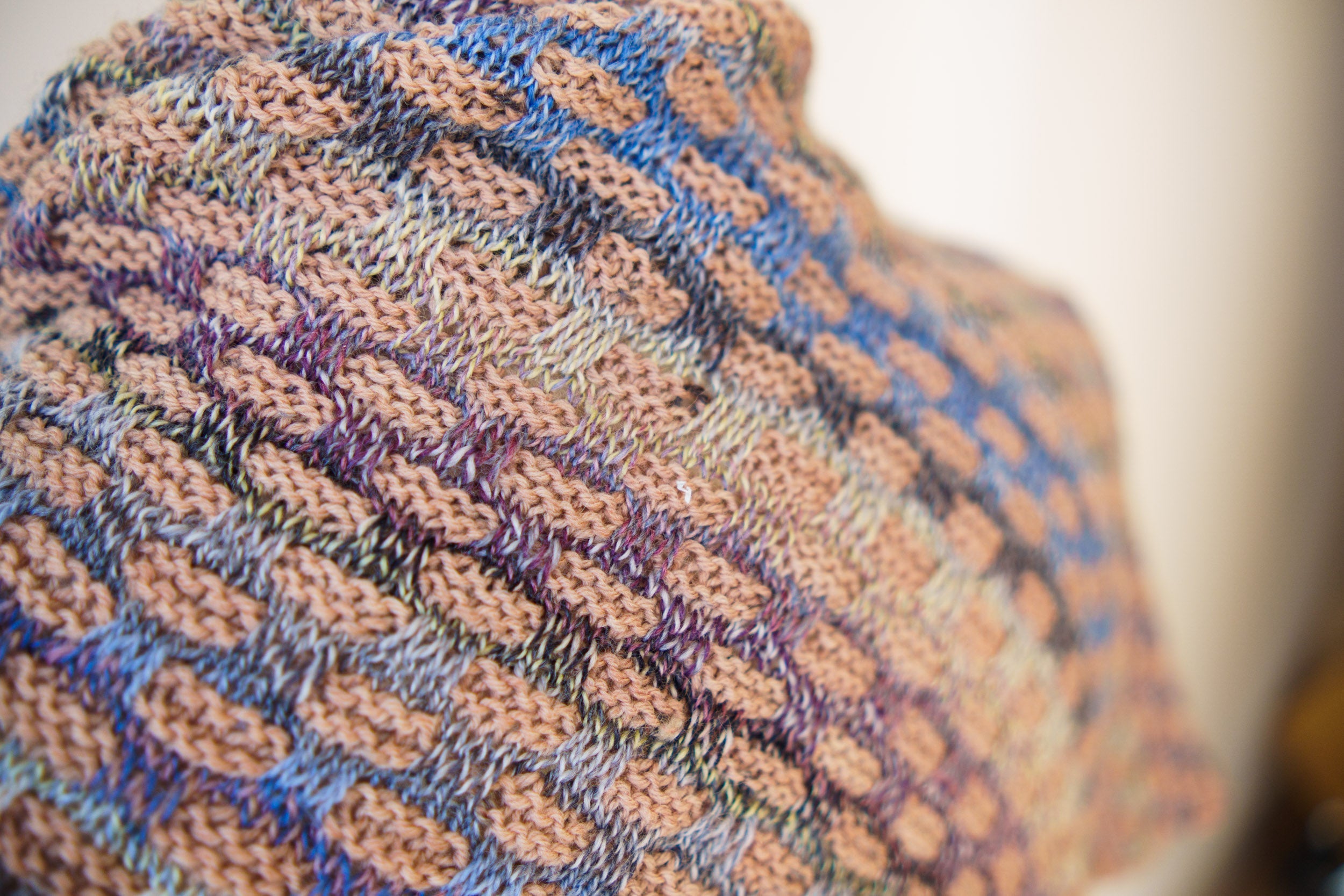 WOVEN CHECKS SHAWL PATTERN
