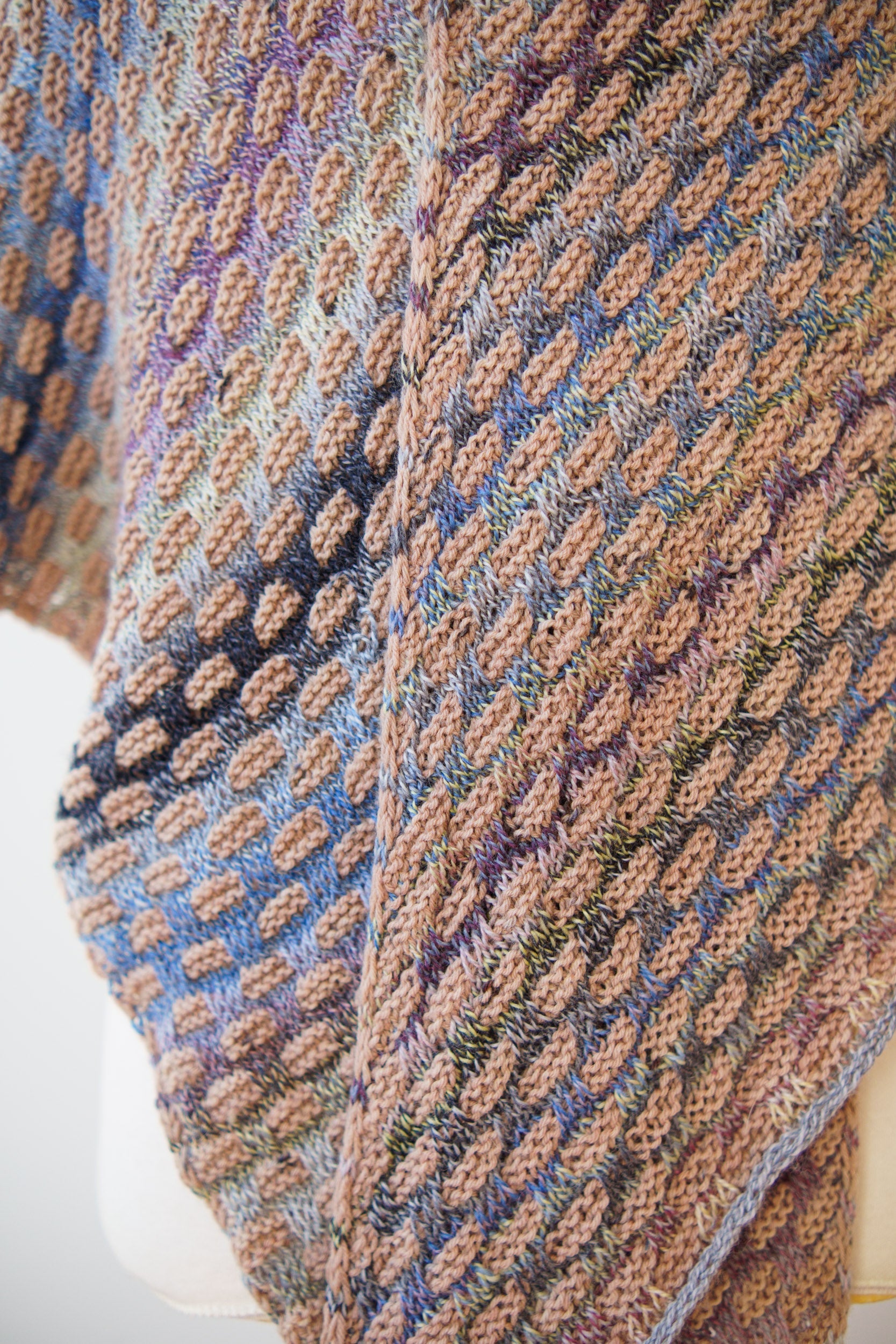 WOVEN CHECKS SHAWL PATTERN