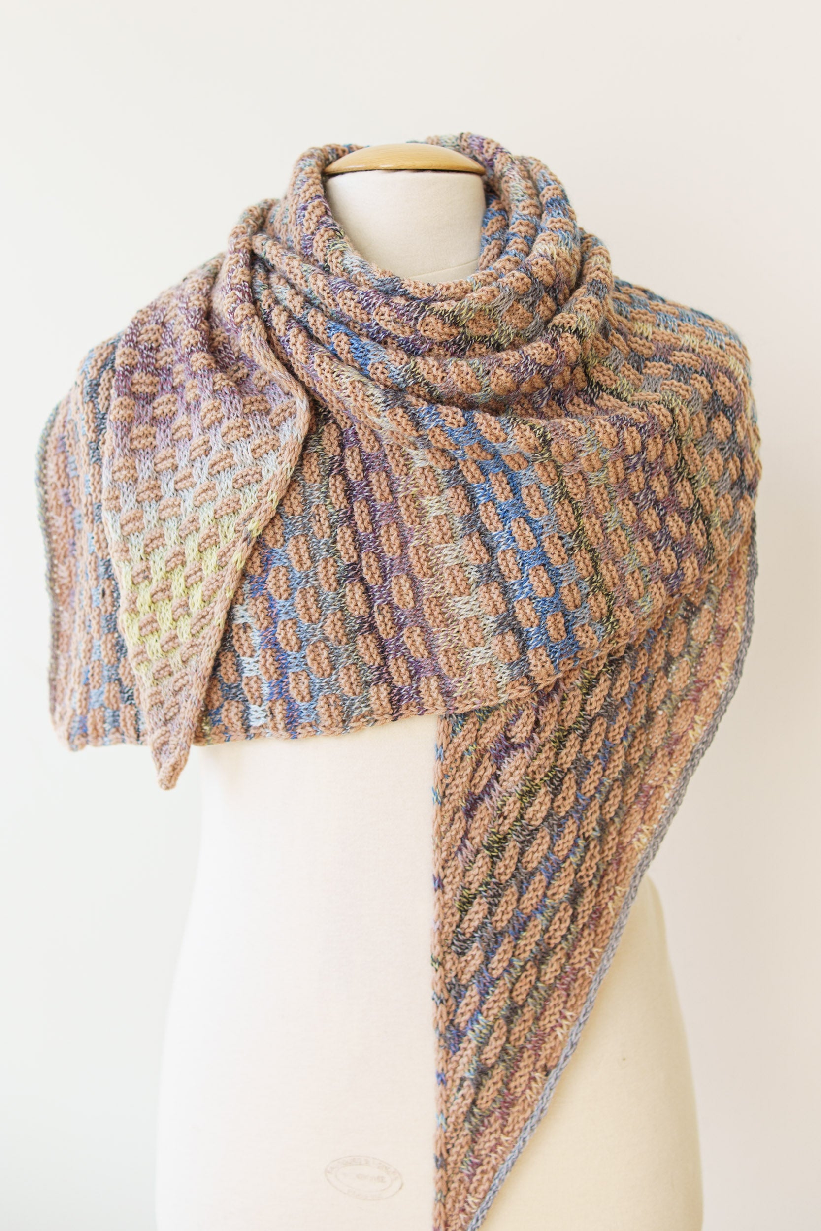 WOVEN CHECKS SHAWL PATTERN