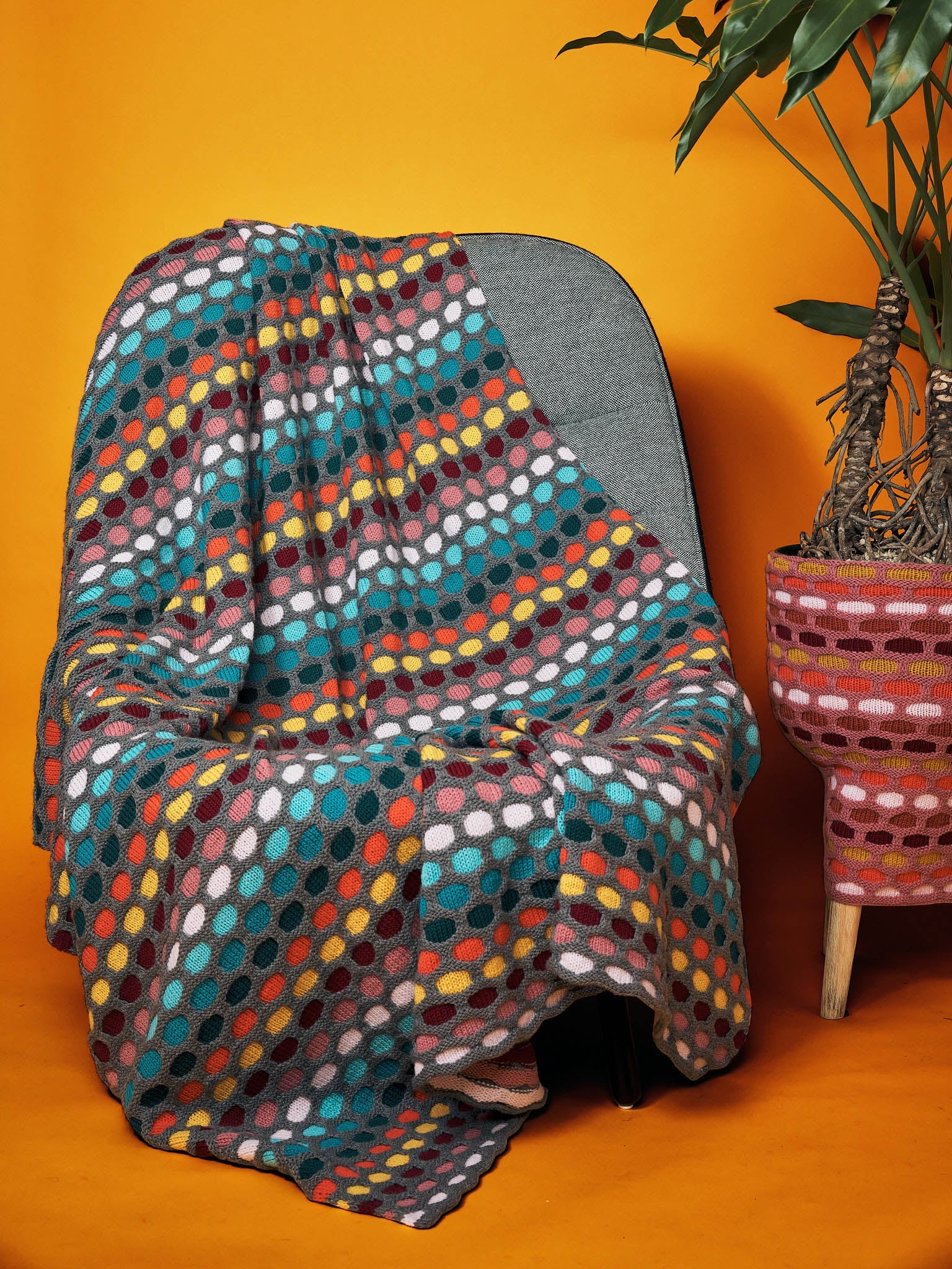PAINTING HONEYCOMBS BLANKET PATTERN