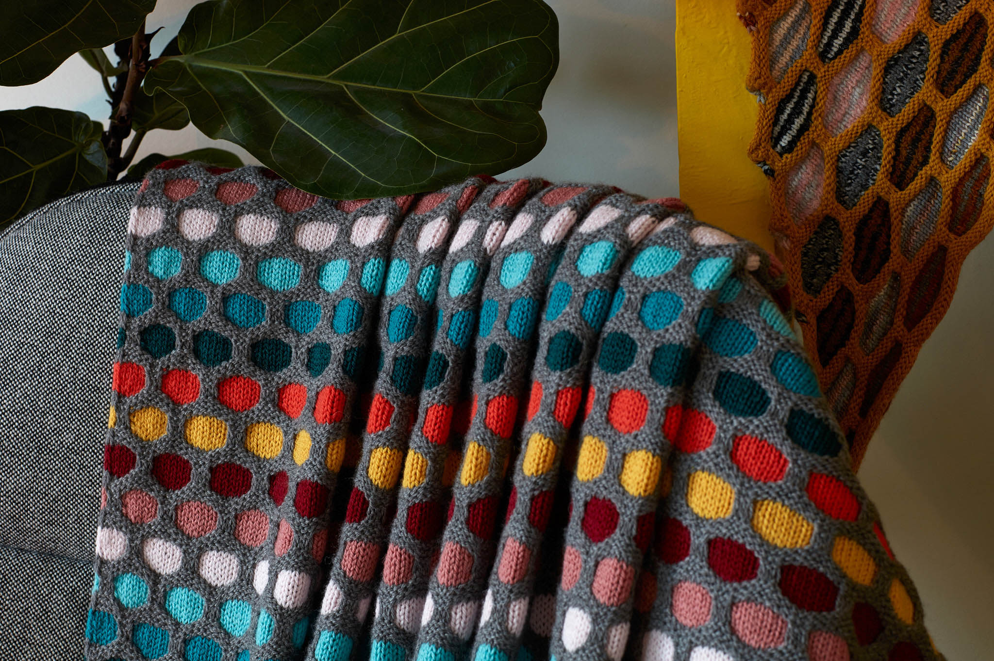 PAINTING HONEYCOMBS BLANKET PATTERN