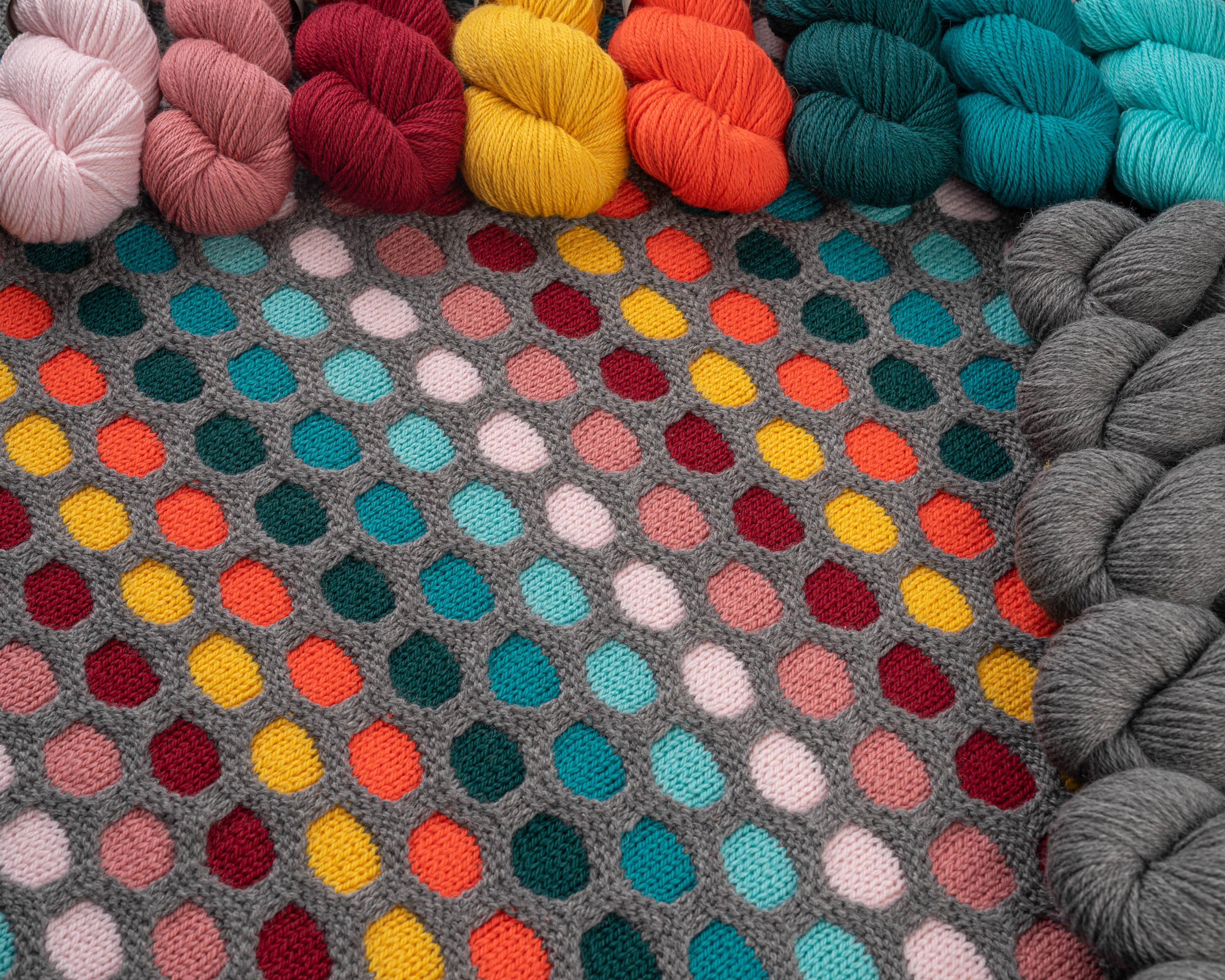 PAINTING HONEYCOMBS BLANKET PATTERN