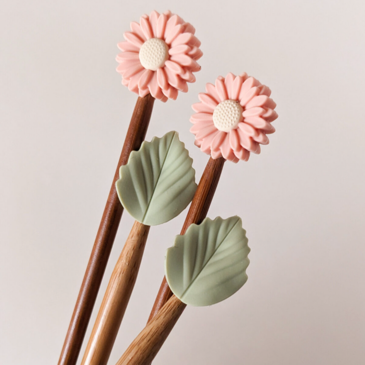 NEEDLE PROTECTORS - DAISIES