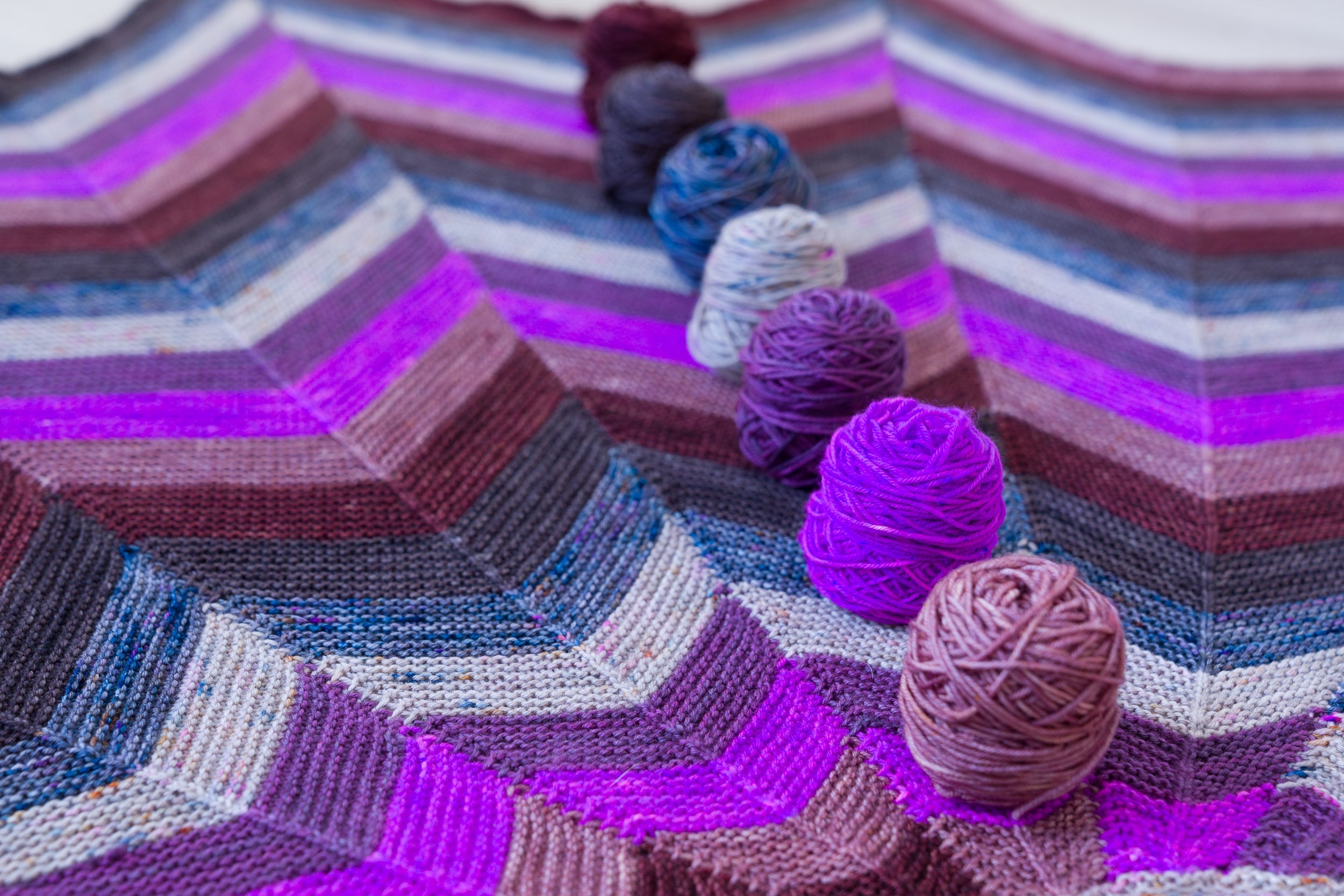 SHIFTING CHEVRONS SHAWL PATTERN