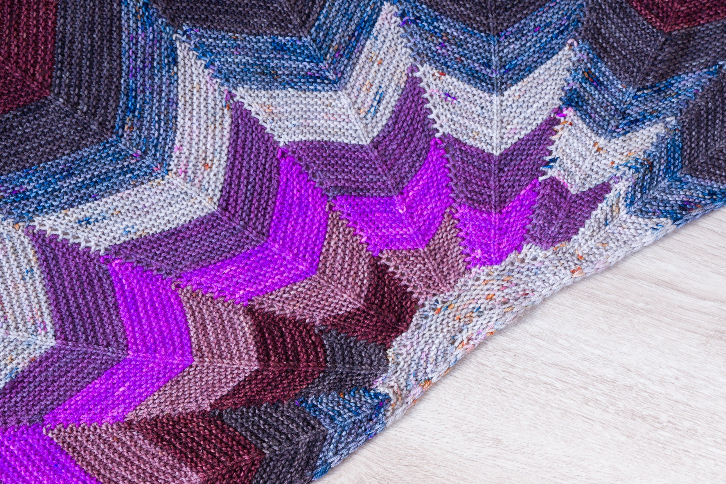 SHIFTING CHEVRONS SHAWL PATTERN
