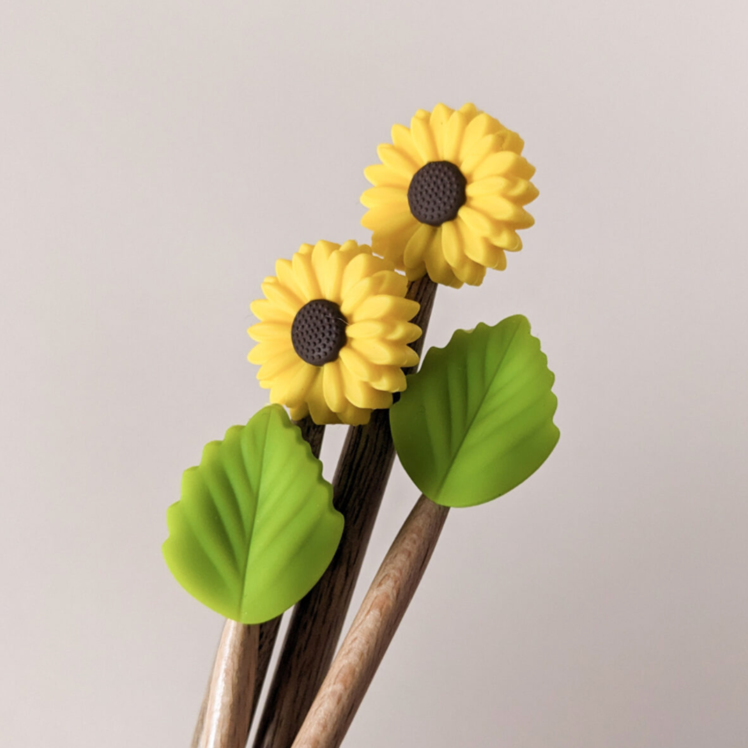 Hello Kim NEEDLE PROTECTORS - DAISIES Tools