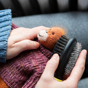 MOUCHE & FRIENDS: SEAMLESS TOYS TO KNIT AND LOVE by CINTHIA VALLET
