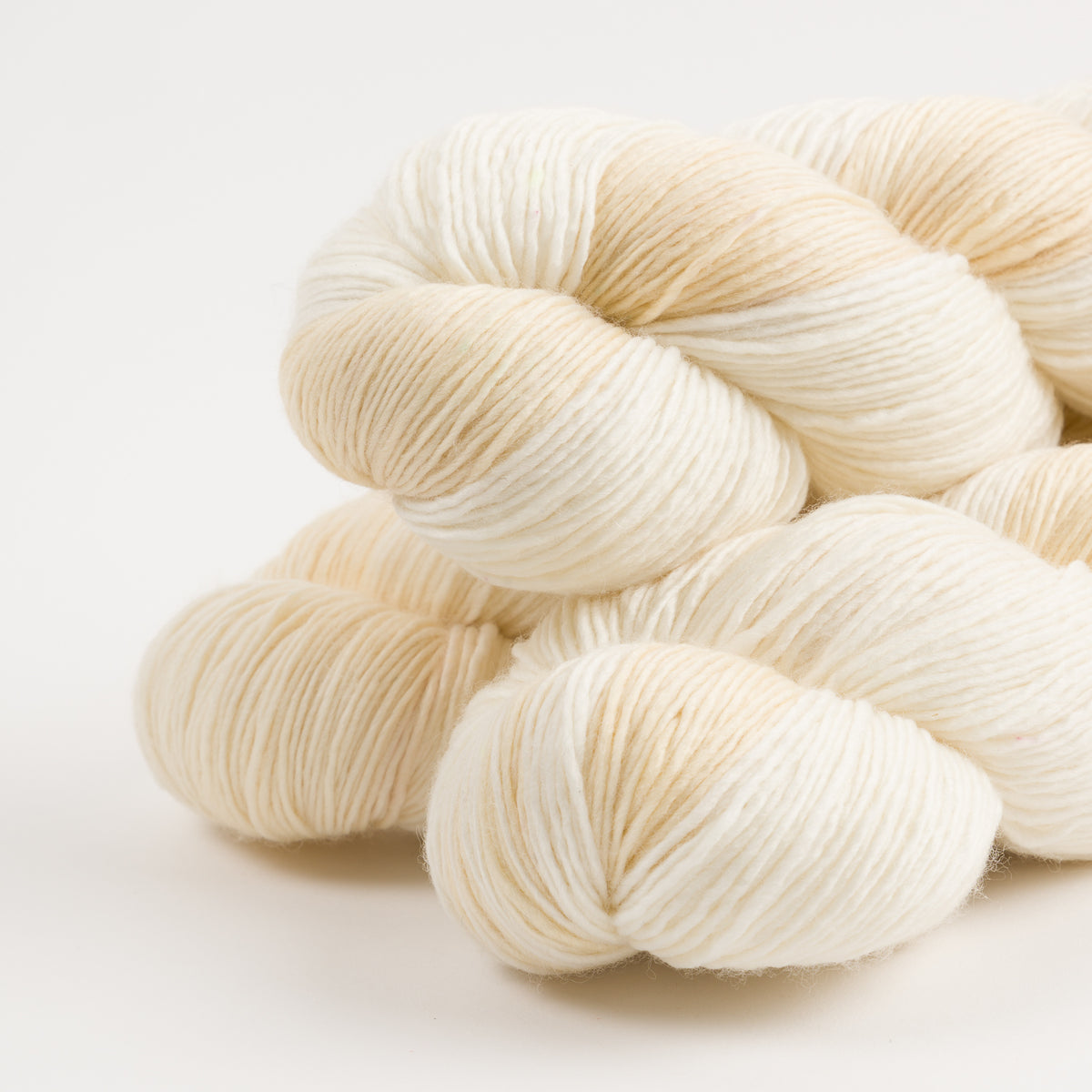 DASHING SASSY - ALMOND