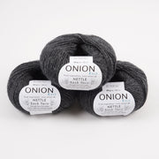 ONION NETTLE SOCK - V1002 KOKS Merino wool Nettle Fingering black grey Yarn