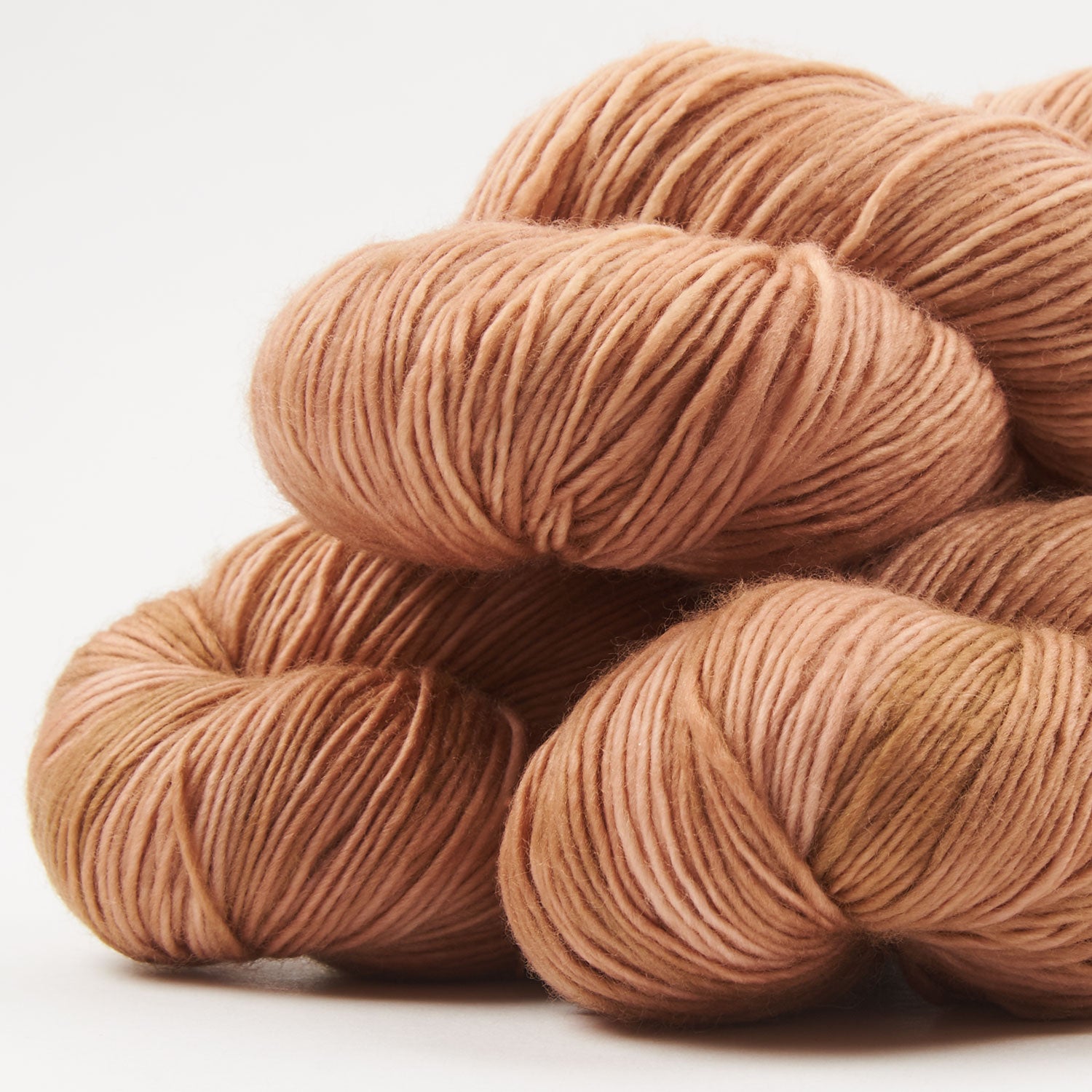 DASHING SASSY - WALNUT