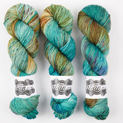 The Urban Purl LUX HI TWIST - CALYPSO Merino wool Silk Fingering turquoise green Yarn